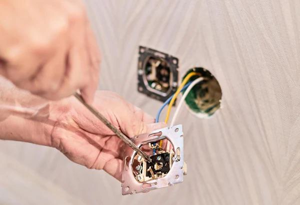 hands-electrician-installing-electrical-outlet-new-house-assembly-electrical-network-room-installation-electrical-network_166373-2204